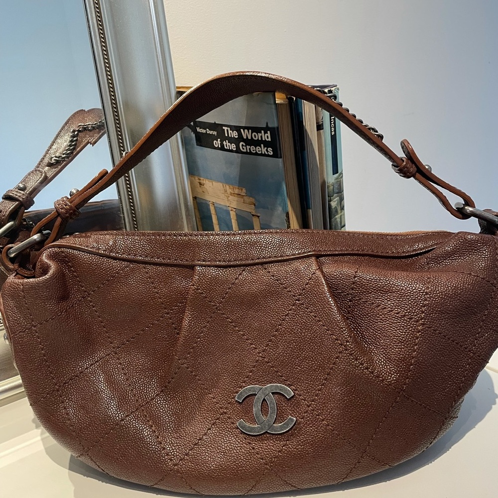 Vintage CHANEL authentic hobo bag. - Picture 4 of 15